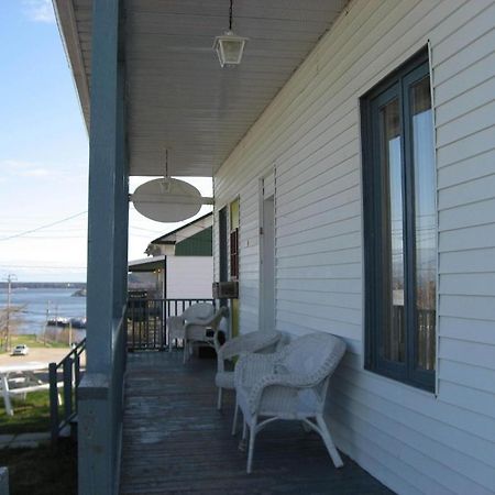 Le Goeland Hotel Tadoussac Eksteriør billede